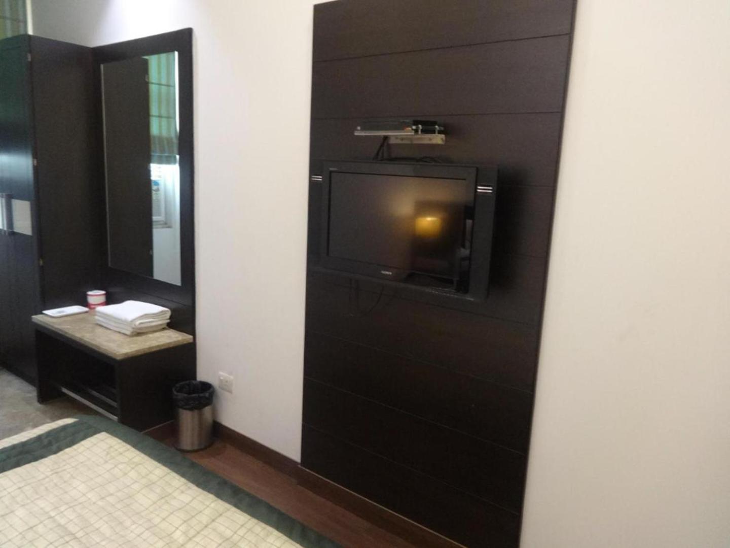 Hotel Chanchal Continental - 02 Mins From New Delhi Railway Station Buitenkant foto