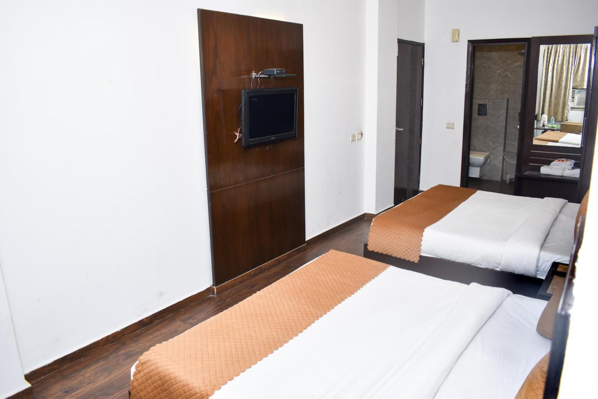 Hotel Chanchal Continental - 02 Mins From New Delhi Railway Station Buitenkant foto