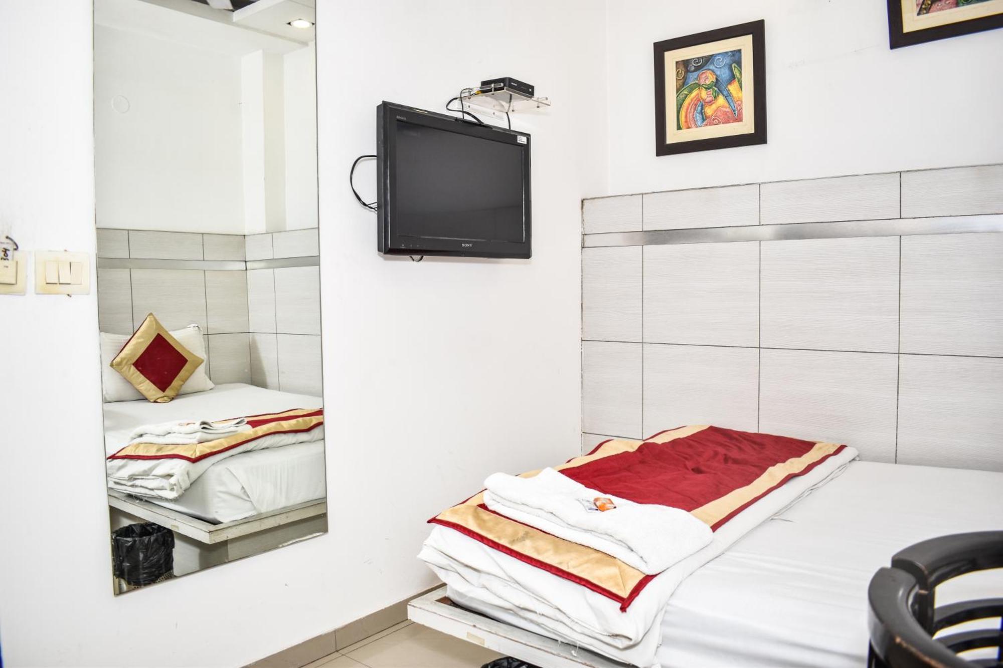 Hotel Chanchal Continental - 02 Mins From New Delhi Railway Station Buitenkant foto