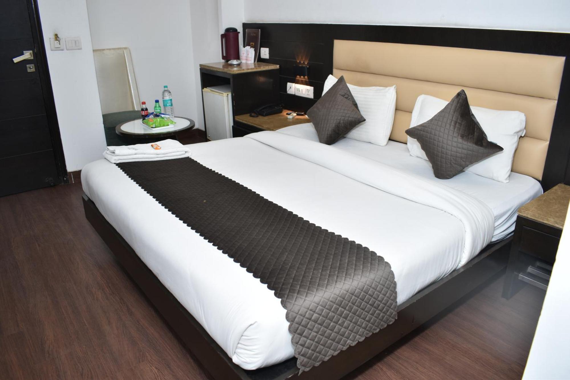 Hotel Chanchal Continental - 02 Mins From New Delhi Railway Station Buitenkant foto