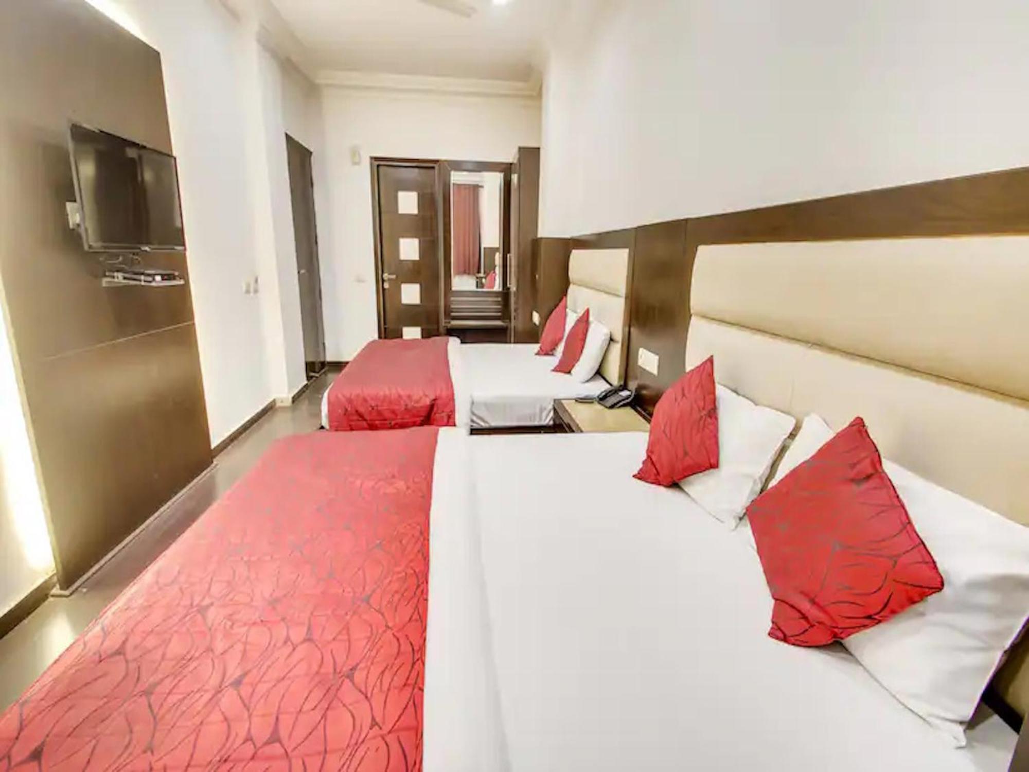 Hotel Chanchal Continental - 02 Mins From New Delhi Railway Station Buitenkant foto